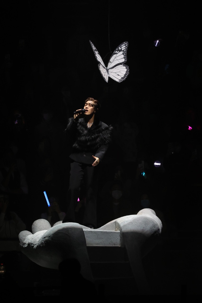 MC喜言很多第一次，自己第一次紅館開騷，第一次100%觀眾，第一次與觀眾有些接觸，但也感到點驚，公司有叮囑他小心。